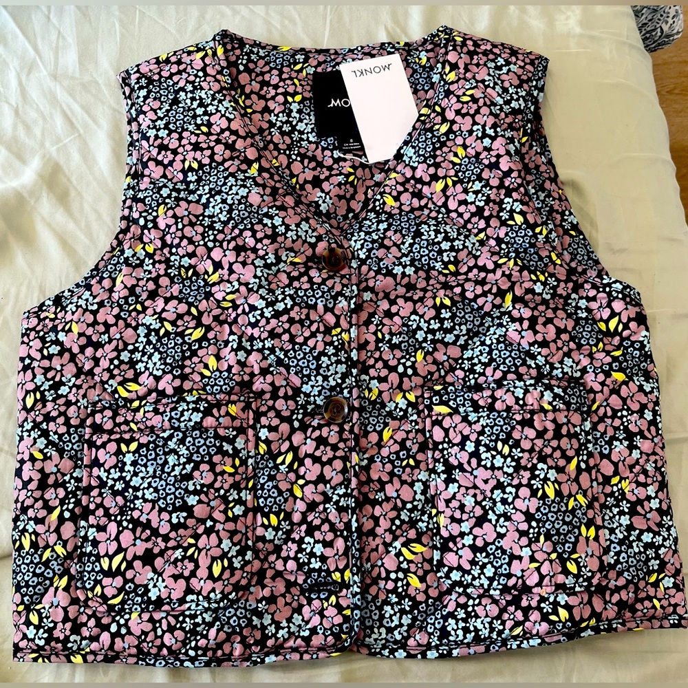 NWT Monki Floral Printed Vest - Size S